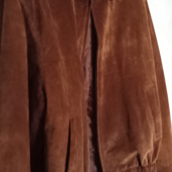 Men's ...or women's suede jacket ... beautiful rich color in perfect condition - Picture 2 of 2